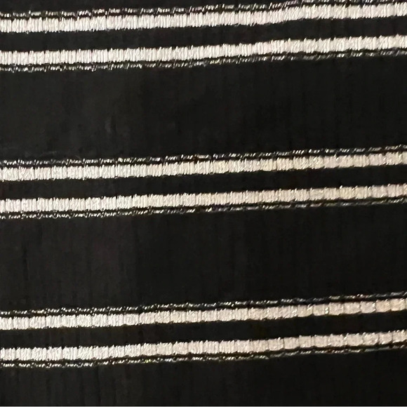 XXL black white and silver top, lots of stretch - Picture 2 of 3